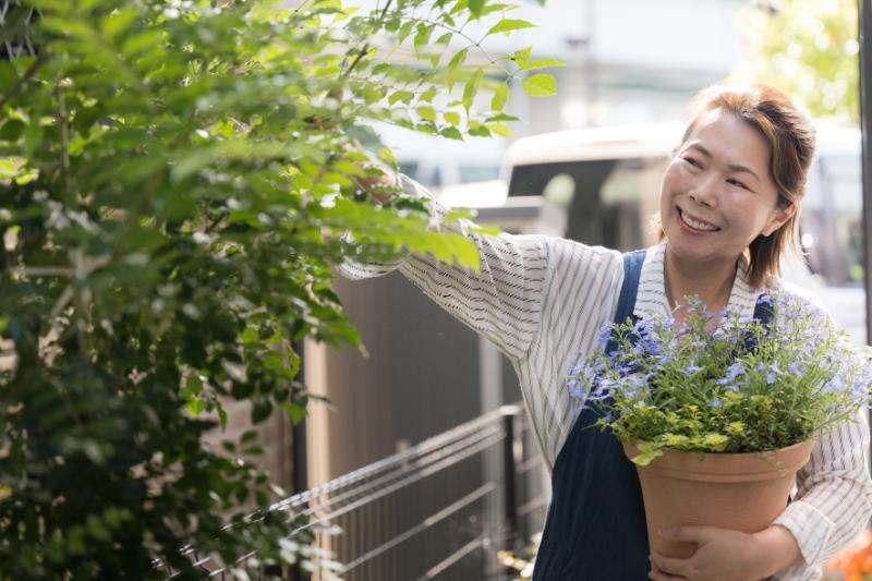 花屋 働く人 イメージ